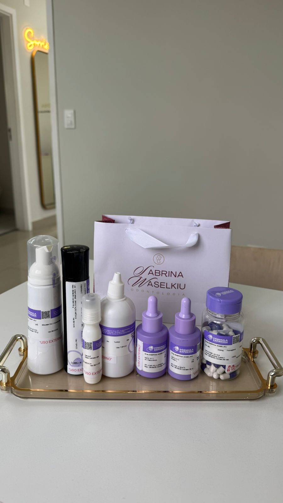 Produtos de skin care personalizados prescritos pela Dra. Sabrina Waselkiu